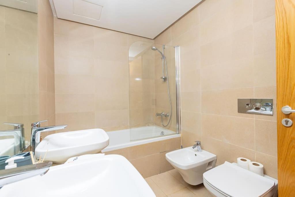 Apartamento Modern 2Br Retreat In Marina Sale Luxury Living Hajja Exterior foto