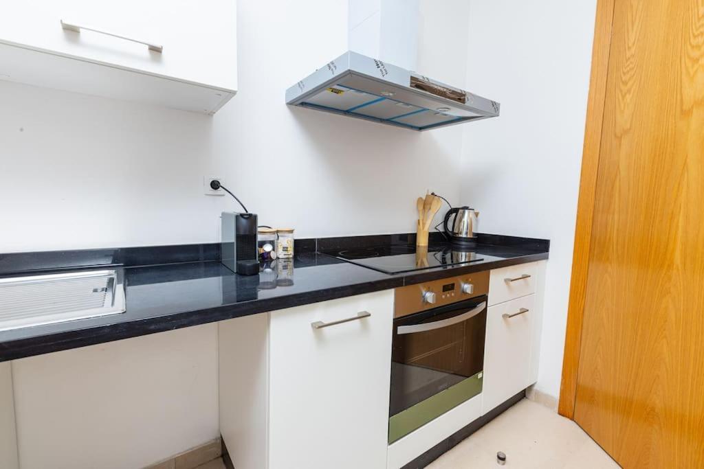Apartamento Modern 2Br Retreat In Marina Sale Luxury Living Hajja Exterior foto
