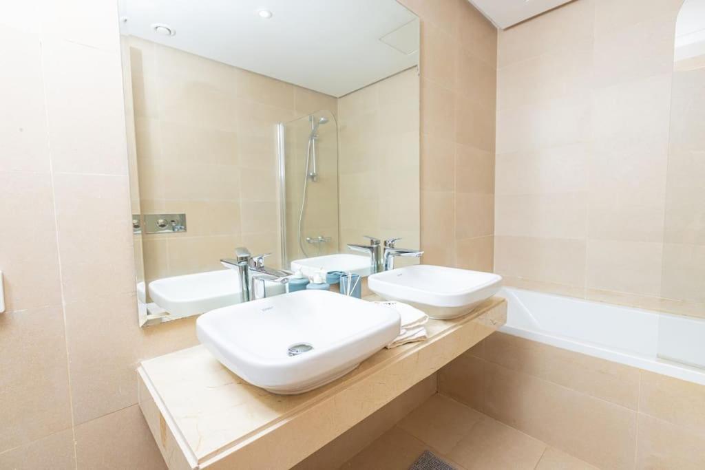Apartamento Modern 2Br Retreat In Marina Sale Luxury Living Hajja Exterior foto